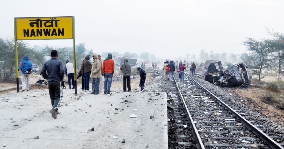 Half-a-dozen trains get dirty in two hours blocks