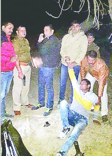 Crooks clashed with police 