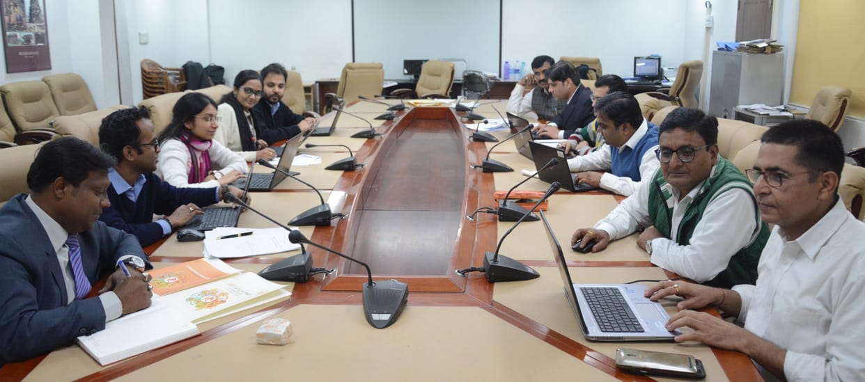 pm modi will take part in up investors summit