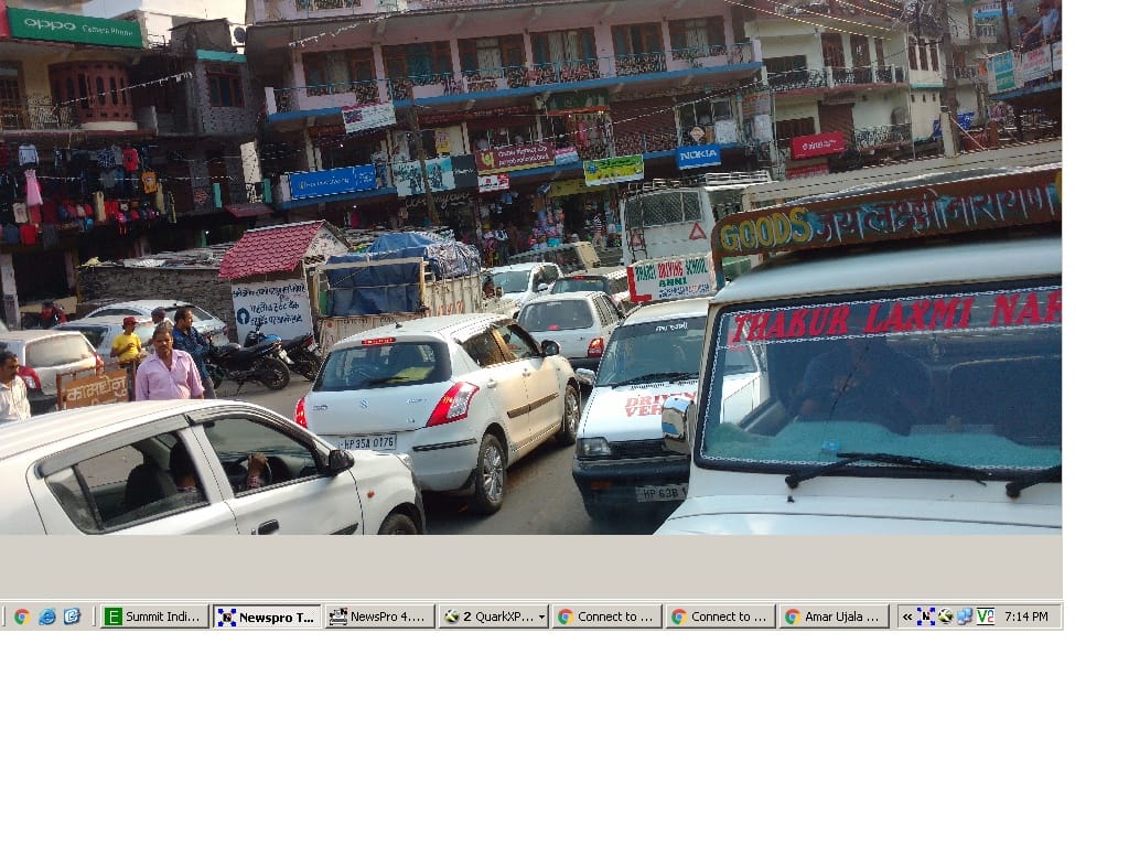 हजारों वाहनों के लिए पार्किंग नहीं