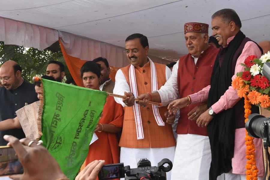 Deputy CM dinesh sharma flags off kisan seva rath.