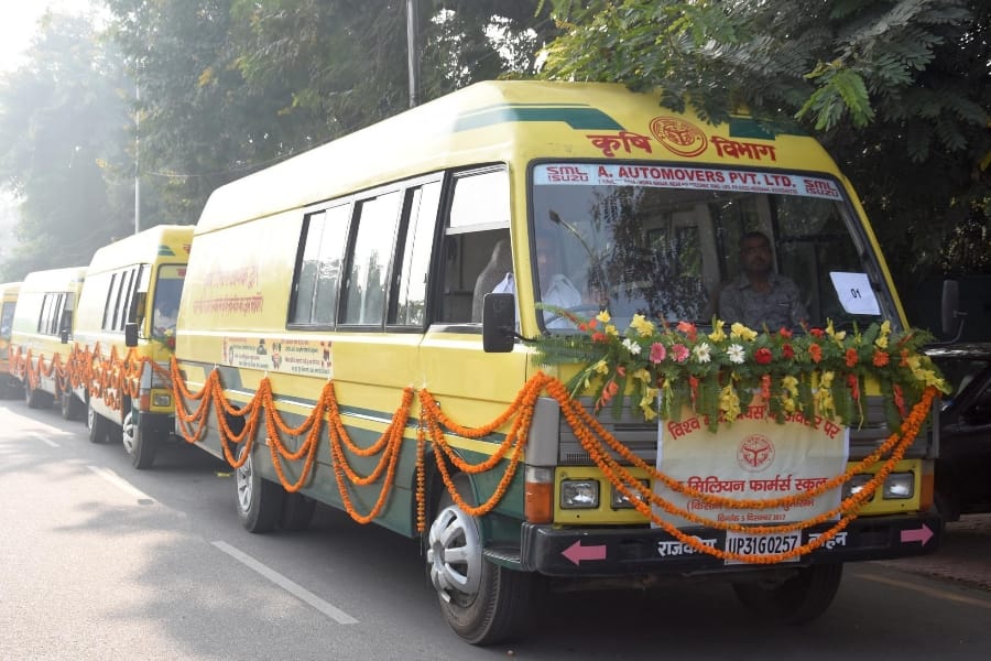 Deputy CM dinesh sharma flags off kisan seva rath.