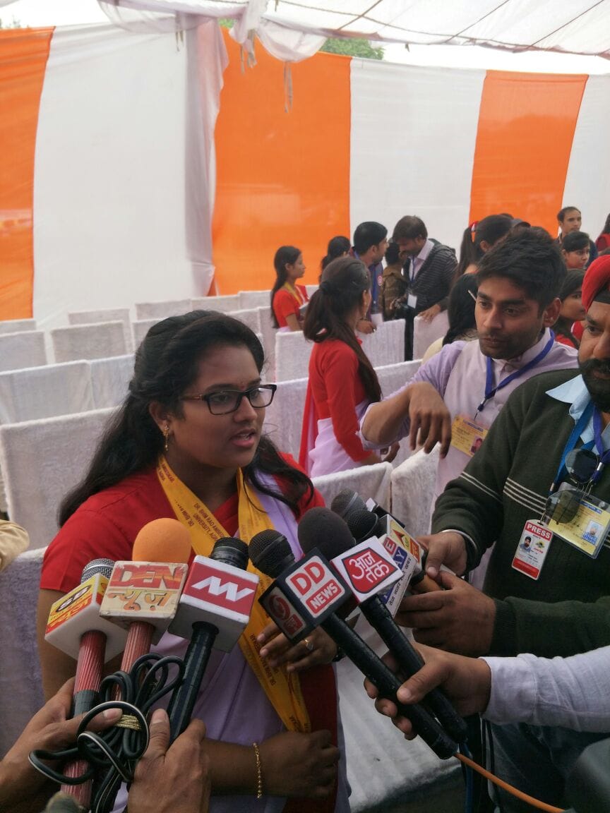 telangana girl got highest gold medal in agra university convocation