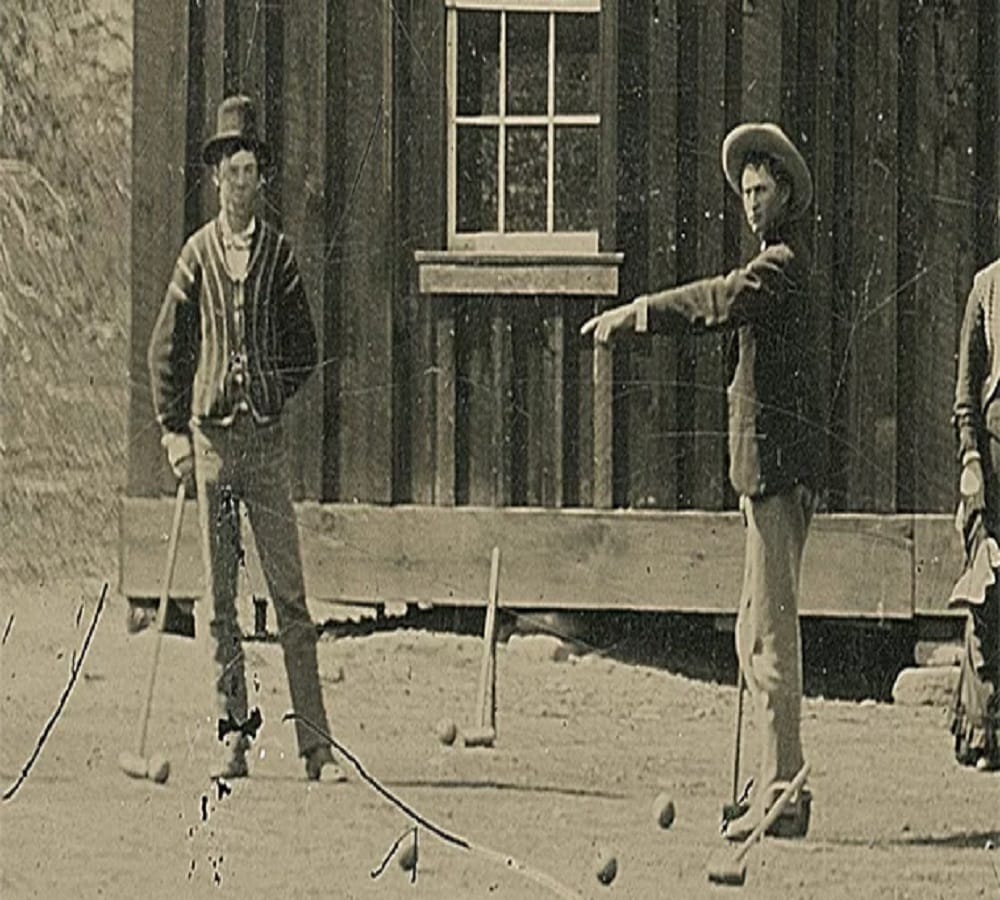 A couple purchased precious photo in 2 dollar only and sold it in thirty two million