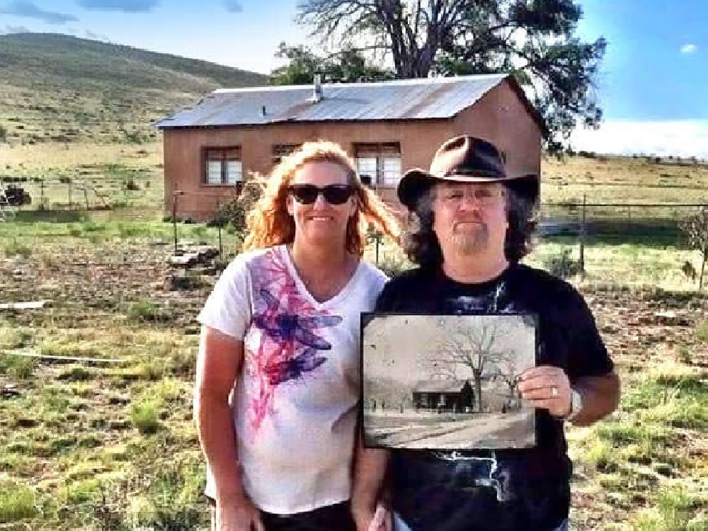 A couple purchased precious photo in 2 dollar only and sold it in thirty two million