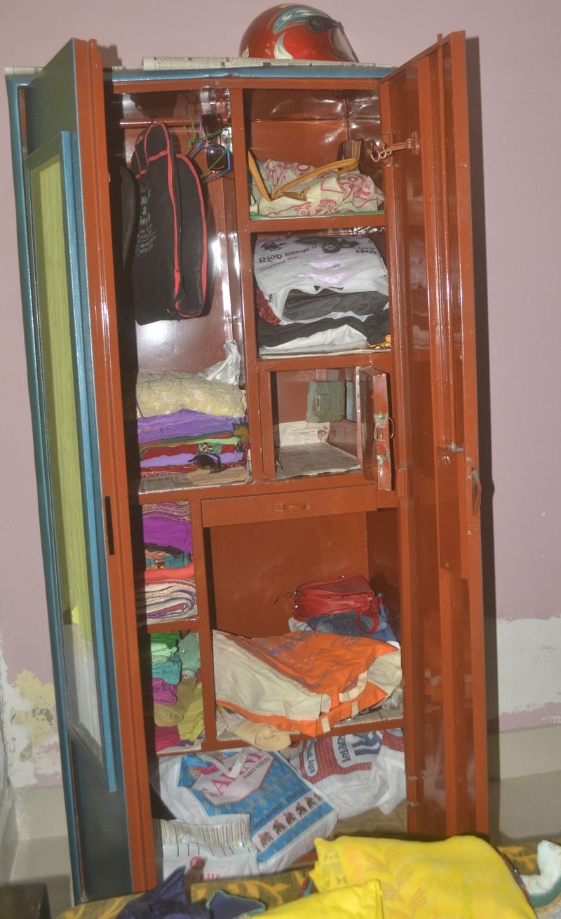 agra theft in the defense colony