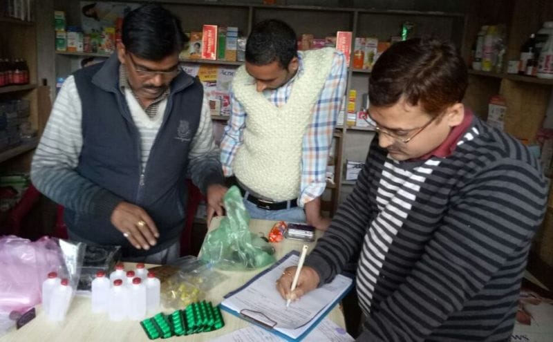 मेडिकल स्टोर पर मिल रही थी प्रतिबंधित दवाएं
