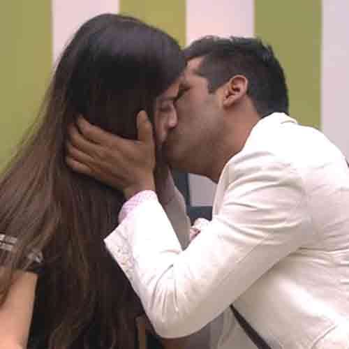 bigg boss 11 puneesh get chance to romance with bandagi before elimination