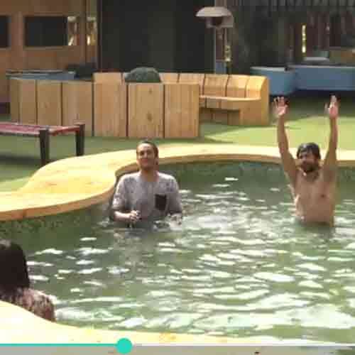 bigg boss 11 arshi khan having fun with hiten tejwani in swimming pool
