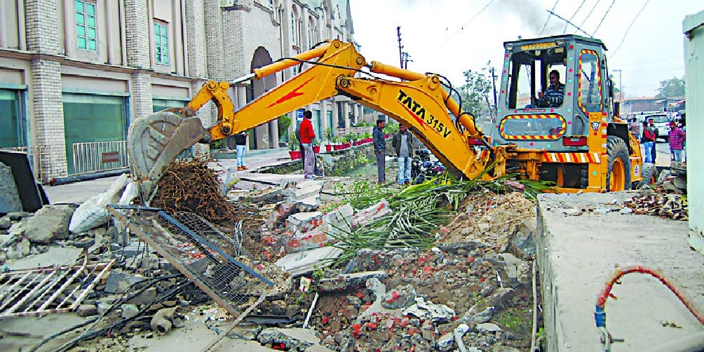 JCB removes buildings built on NH-74