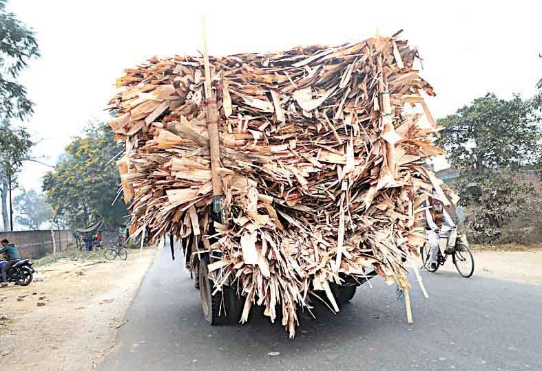 kohre me kaal bankar daud rahin tractor-trali