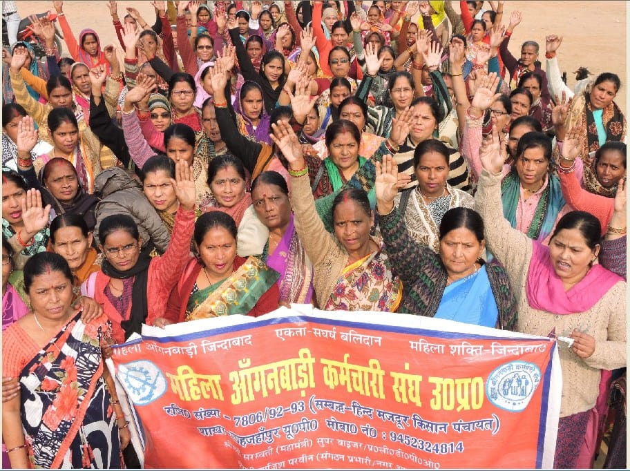 आंगनबाड़ी वर्करों ने निकाली पद यात्रा, कार्य बहिष्कार जारी