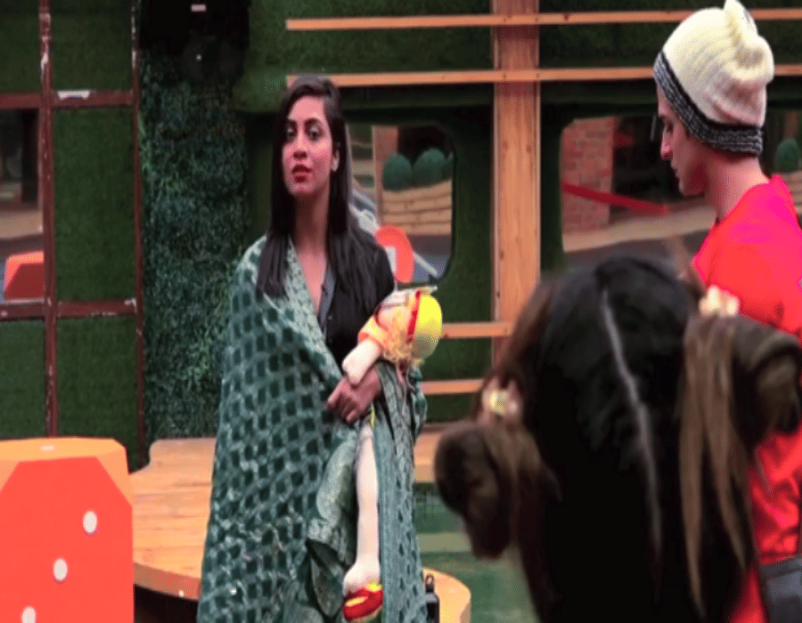 bigg boss 11 arshi khan become new captain