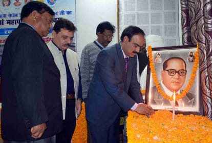 BR ambedkar hording remove in BHU