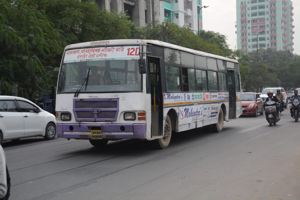 bus gear failed in lucknow