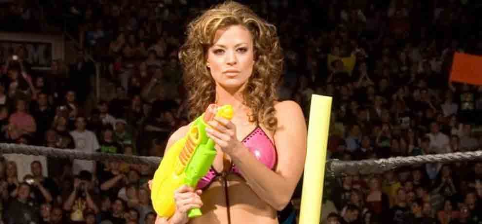 candice michelle returns after 8 years and wins retirement match