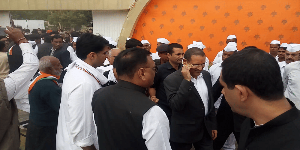 congress counted party workers and incharges in a function in alwar 
