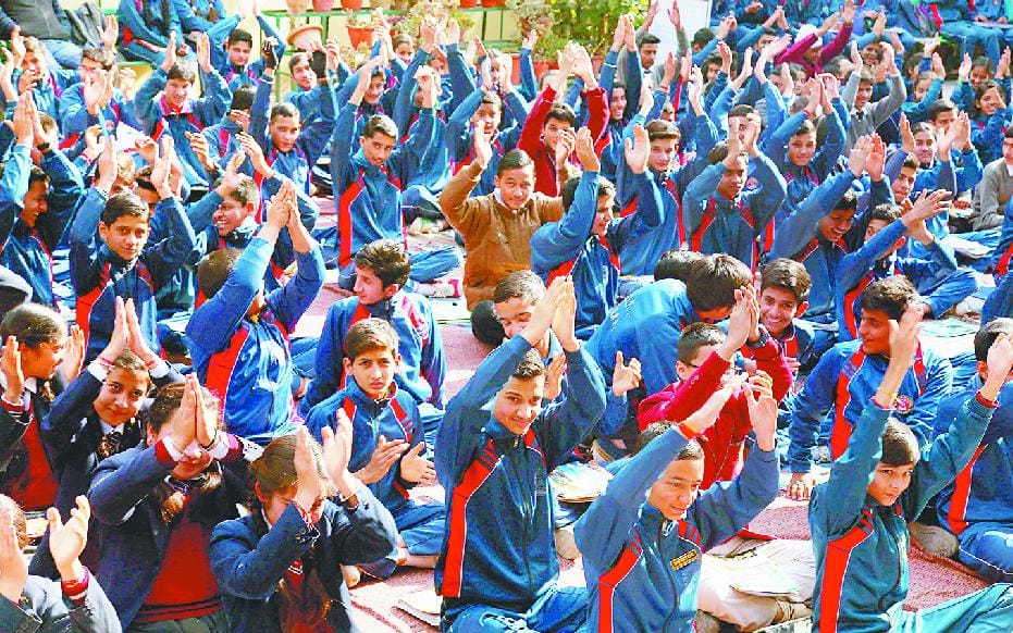 मेडल पाकर चहके होनहार, बोले हम बनेंगे जीनियस