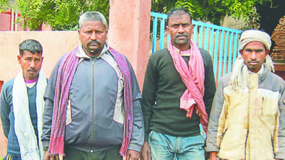 five year old Ajay sleeping with father's dead body  