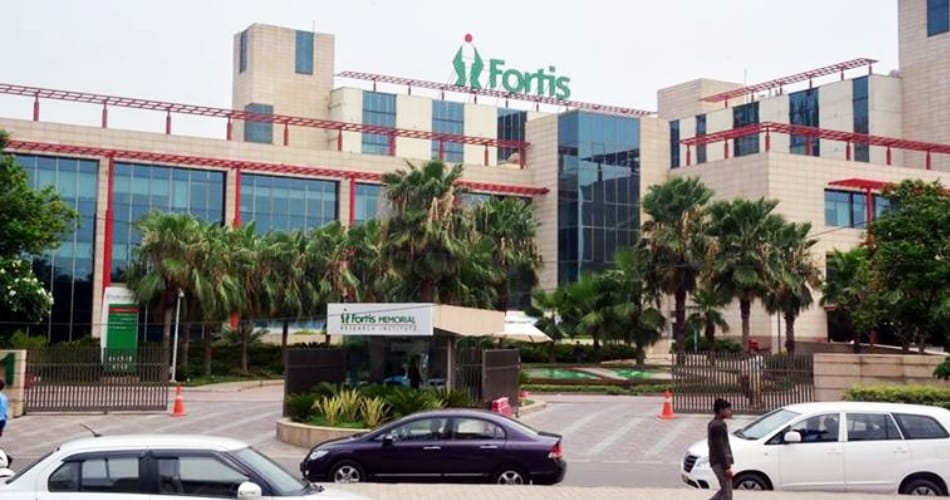 Fortis Hospital given one lakh rupees Bill for treatment four hours in noida