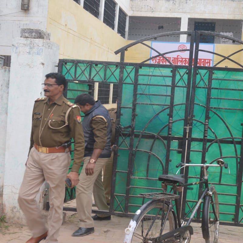 vulgar commenting on girls living in government hostel in mathura