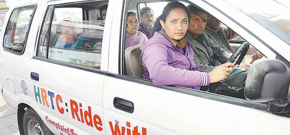 himachal first woman hrtc taxi driver seema thakur