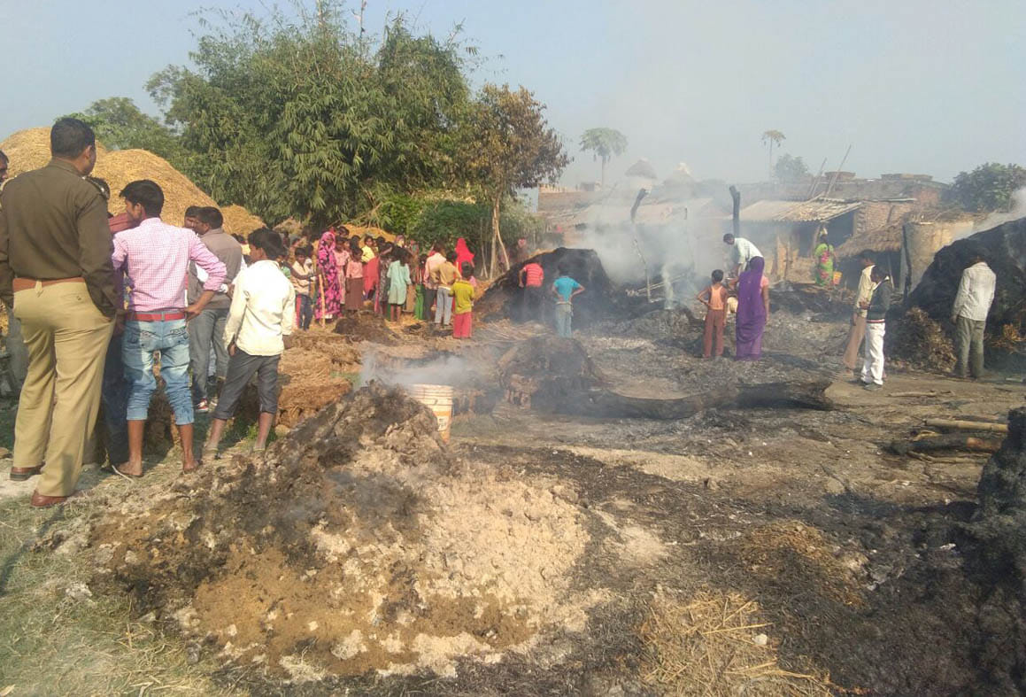 8 huts turned to ashes