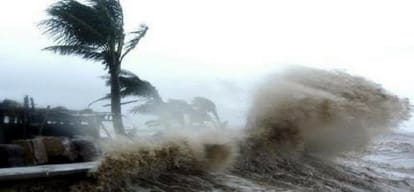 IMD Says- Cyclone Ockhi weakens, may not hit Gujarat 