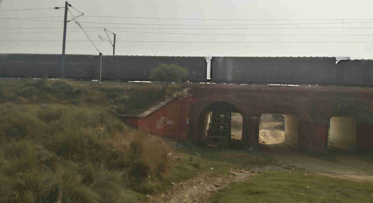 varanasi these rail bridge is in dangerous condition
