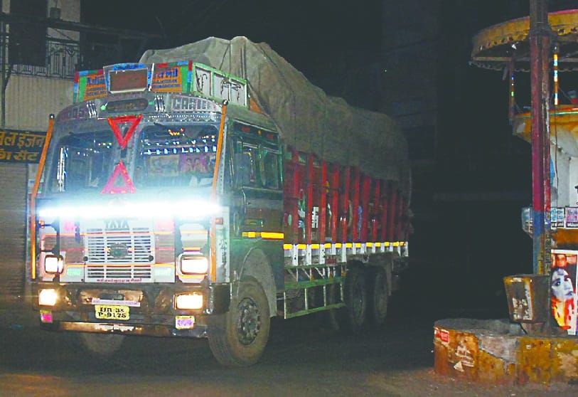 yaataayaat vyavastha bepatri hui, sheher ki