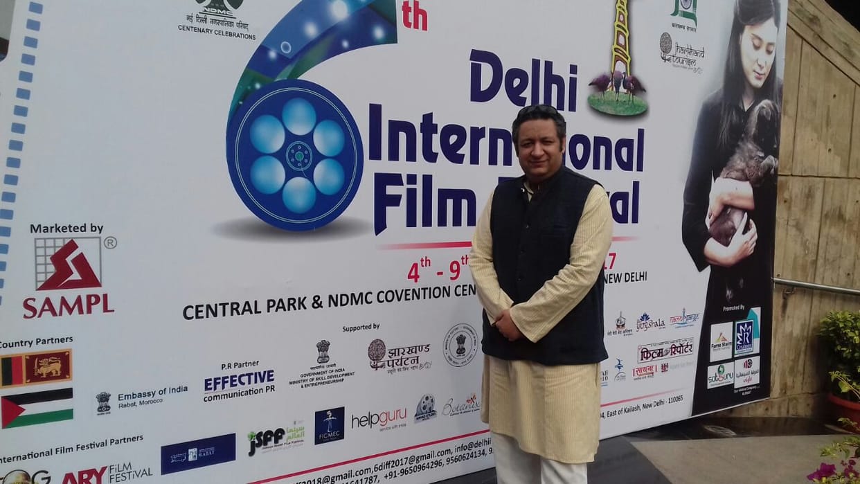 vishal kapoor of up will get award in delhi international film festival