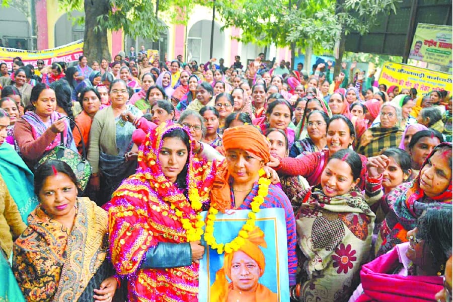truth behind woman's marriage with yogi adityanath pic.