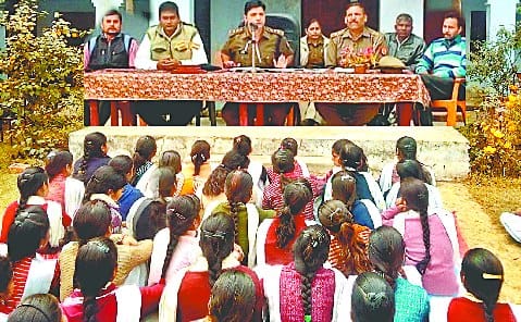 कमजोर नहीं, बहुत हिम्मती हैं बेटियां