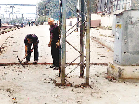 A number of platforms will extend 130 meters
