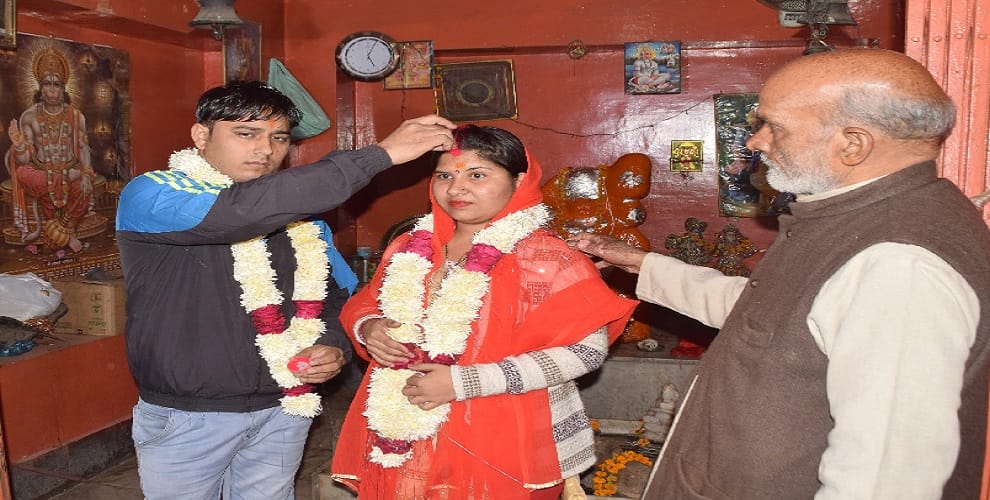 Inspector married in police station, read full Love Story