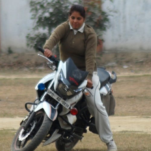 Women Constable taught to ride a bike, do not lose courage, photos