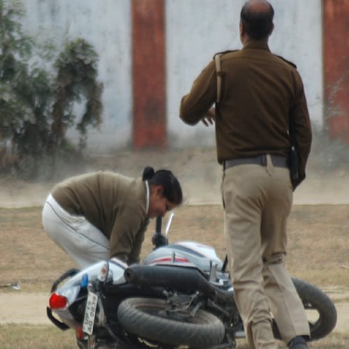 Women Constable taught to ride a bike, do not lose courage, photos