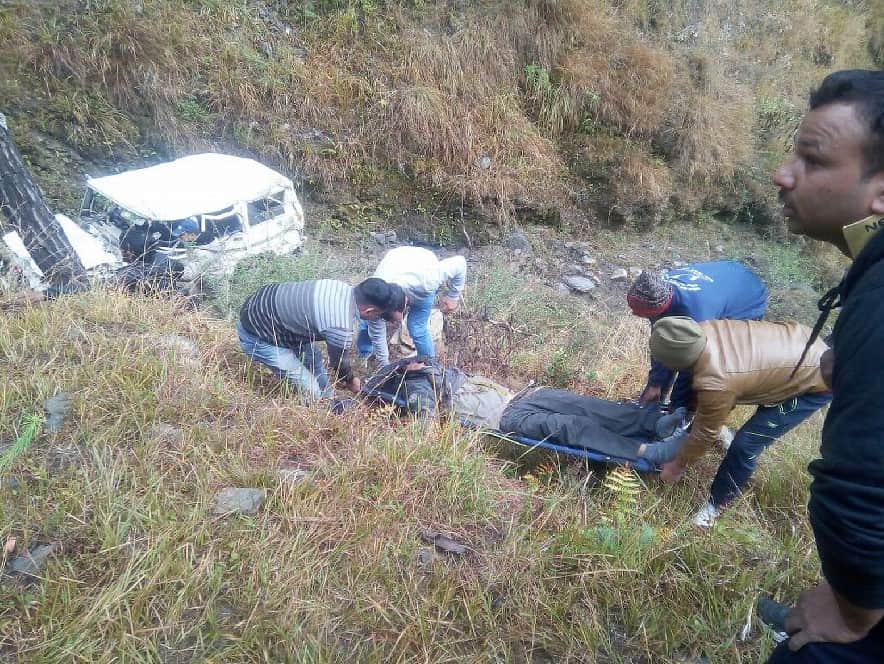 horrible photos of teachers death in road accident in almora 
