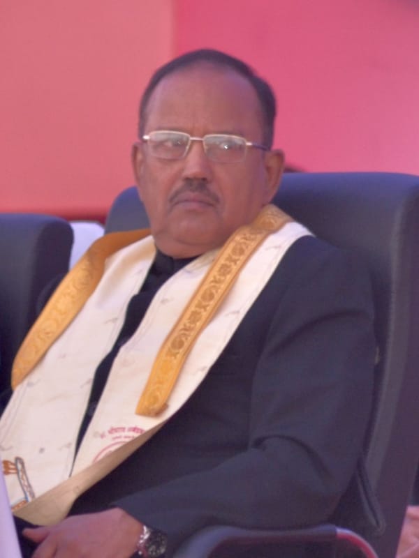 ajit doval was lecturer of economics before becoming IPS