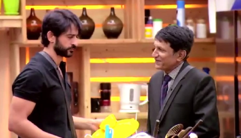 Arshi Khan Father Visits Bigg Boss 11 Show
