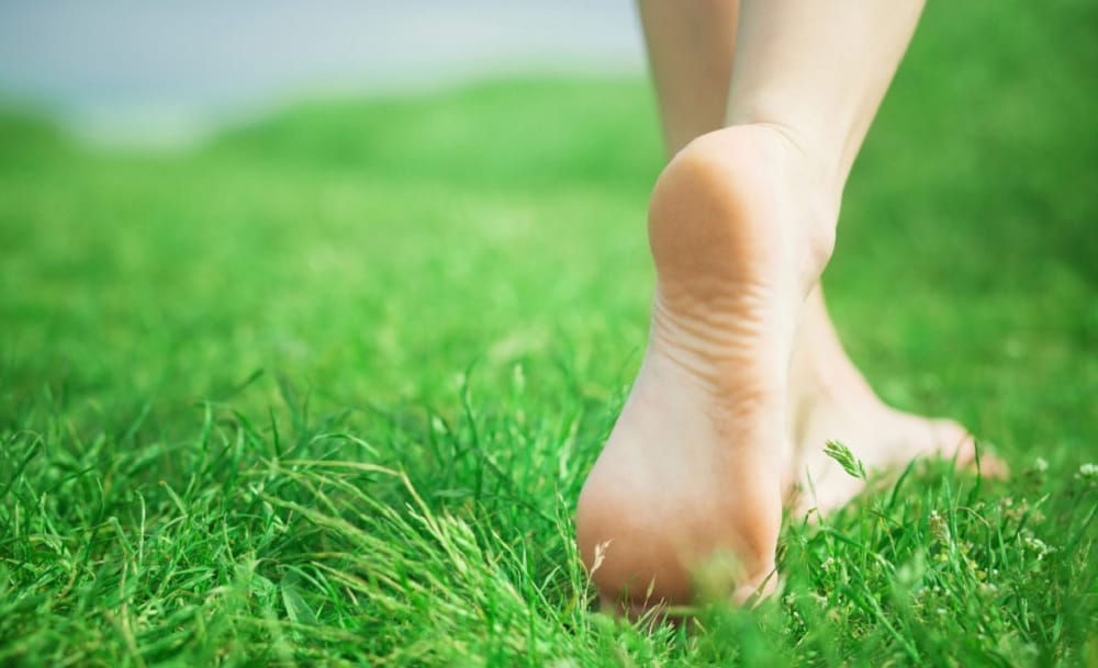 Know about the magical Health Benefits Of Going Barefoot