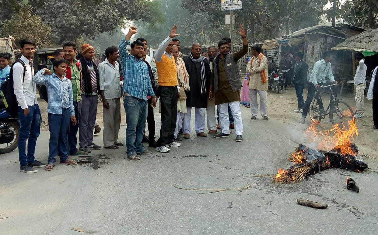 BJP burnt the effigy of Kapil Sibal