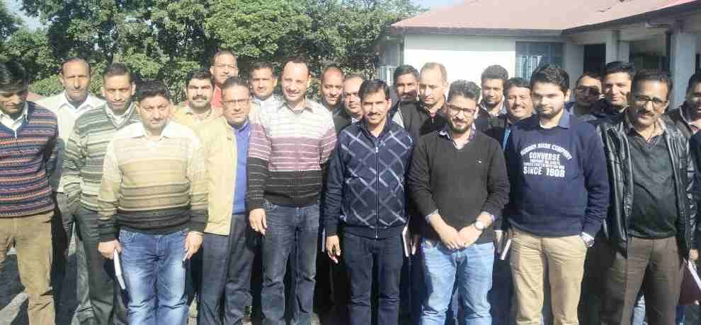 लोनिव कानून अधिकारी को तैनात करें