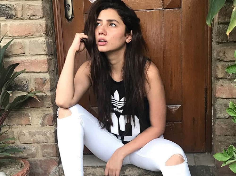Mahira Khan dancing on Shilpa Shetty Up Bihar song in friend wedding at Karachi