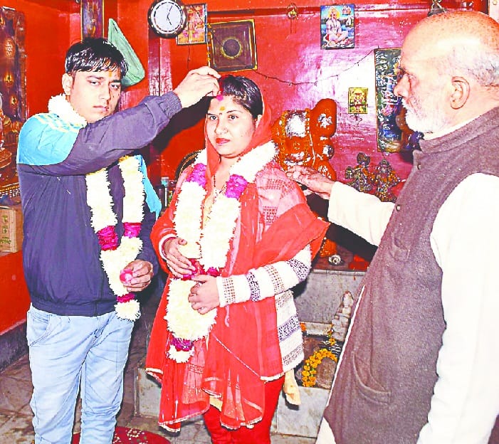 thaane me panchaayat ke baad jaimaala