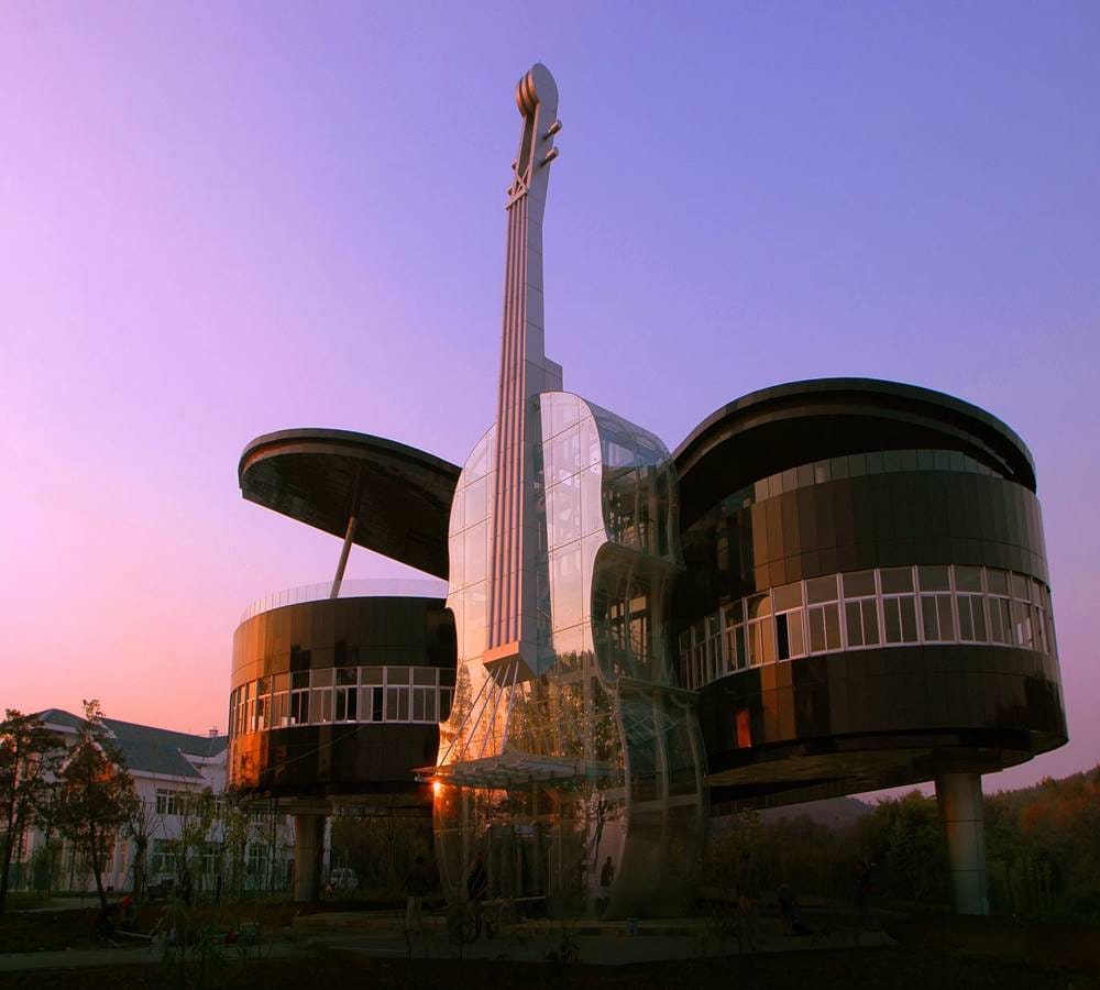 do you know here it is some Screech and some dancing buildings