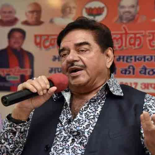 karni sena give honour to Shatrughan Sinha for speaking against padmavati