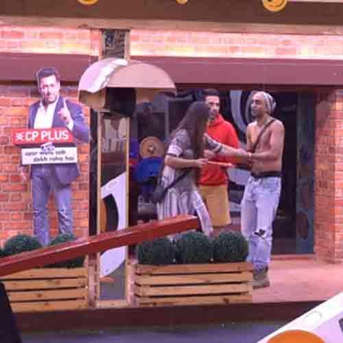 bigg boss 11 aakash dadlani forcefully kissed shilpa shinde