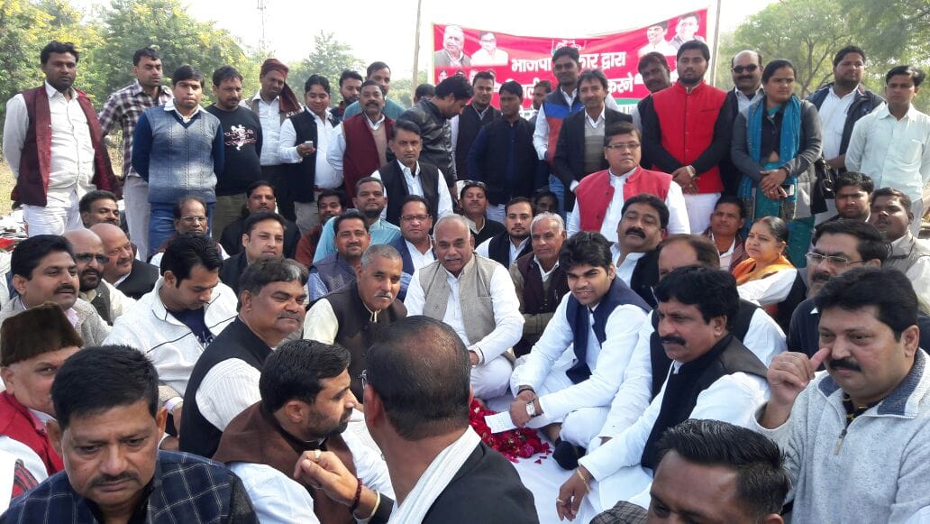 samajwadi party protest for electricity tariff hike 