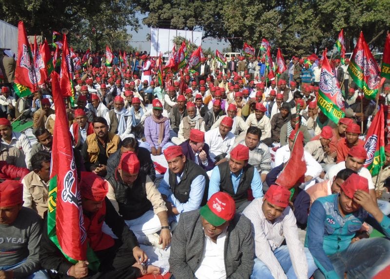 बिजली की दरों में बढ़ोतरी के विरोध में गरजे सपाई